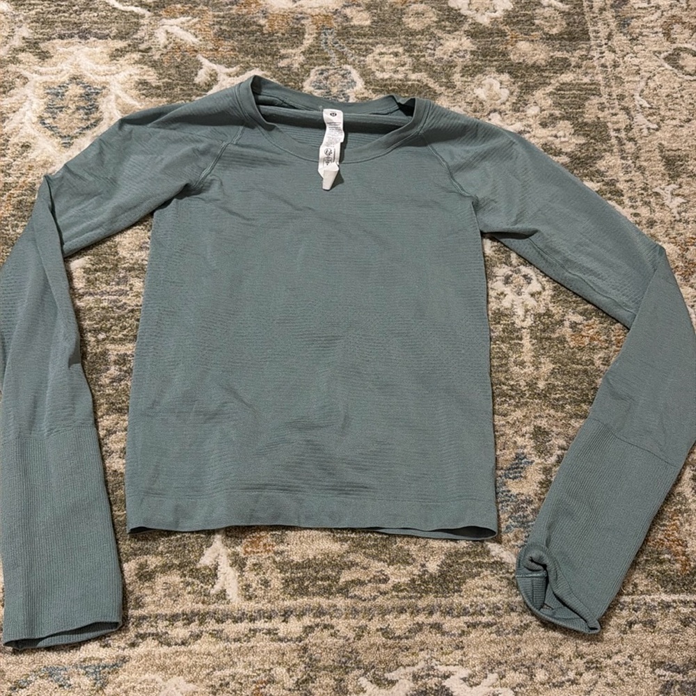 Lululemon Long sleeve *waist length* Size 2
